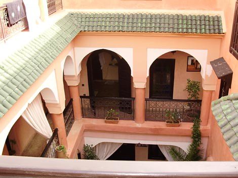 Le charme des riads : l’architecture des patios marocains dévoilée